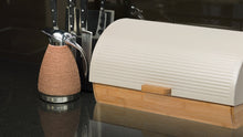 Lade das Bild in den Galerie-Viewer, Brotkasten Metall Holz, Brotbox Schwarz, Brot Aufbewahrungsbox groß, Brotkorb mit Deckel, Bread Box Küche, Brotbeutel (cream-39cm)
