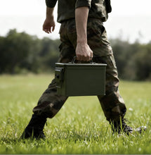Lade das Bild in den Galerie-Viewer, Munitionskiste mit Zahlenschloss, US Ammo Box, Patronenbox, Aufbewahrungsbox für Lithiumbatterien, Munition (Zahlenschloss-30cm)
